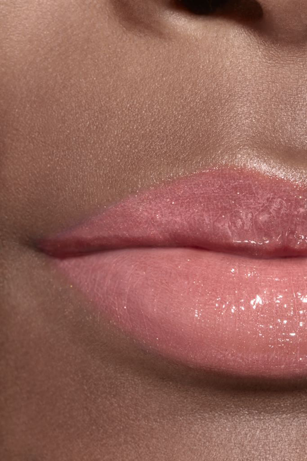 أحمر شفاه سائل بلمعان وثبات فائق ROUGE ALLURE LAQUE