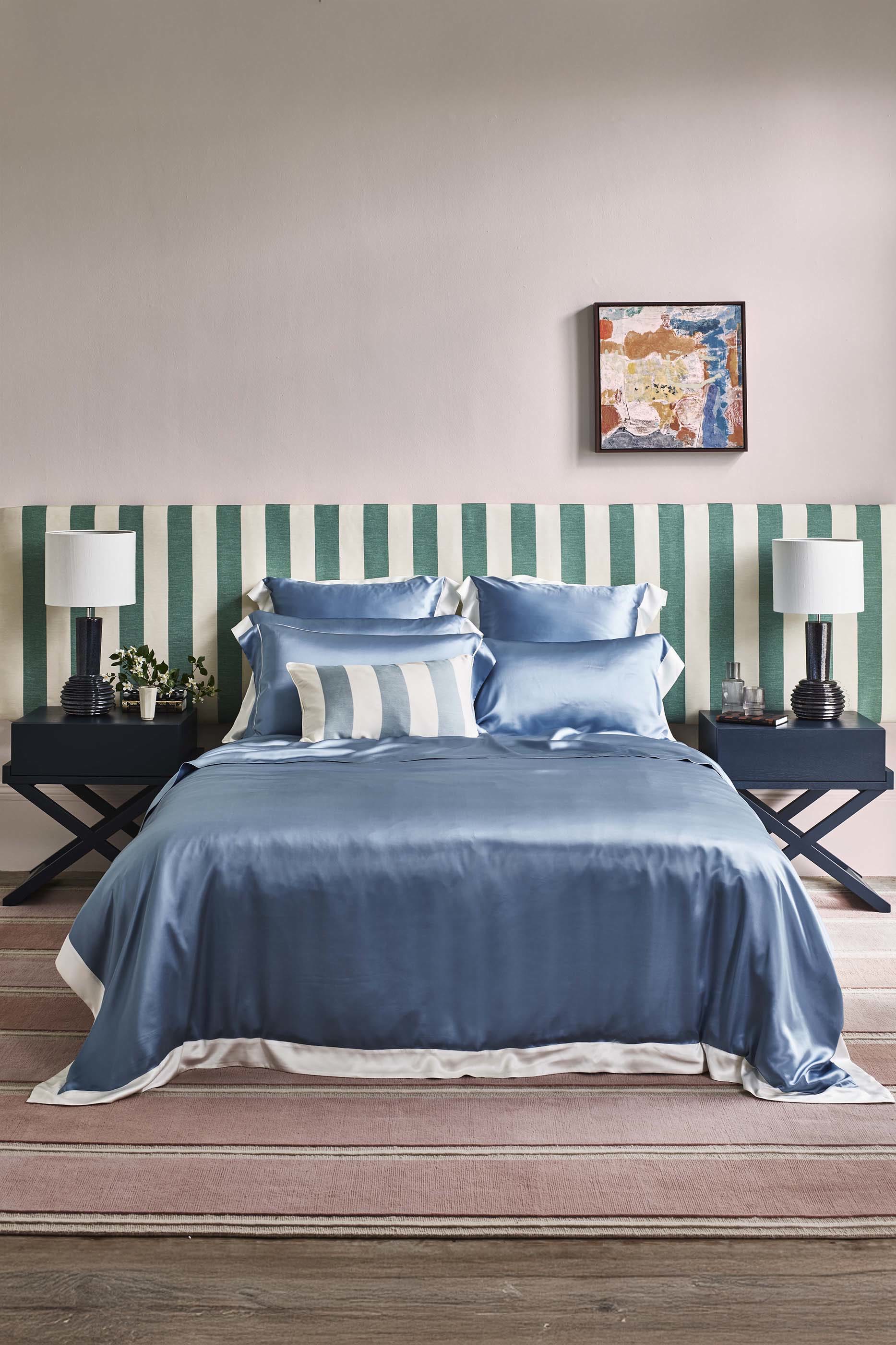Silk Signature Fitted Sheet 