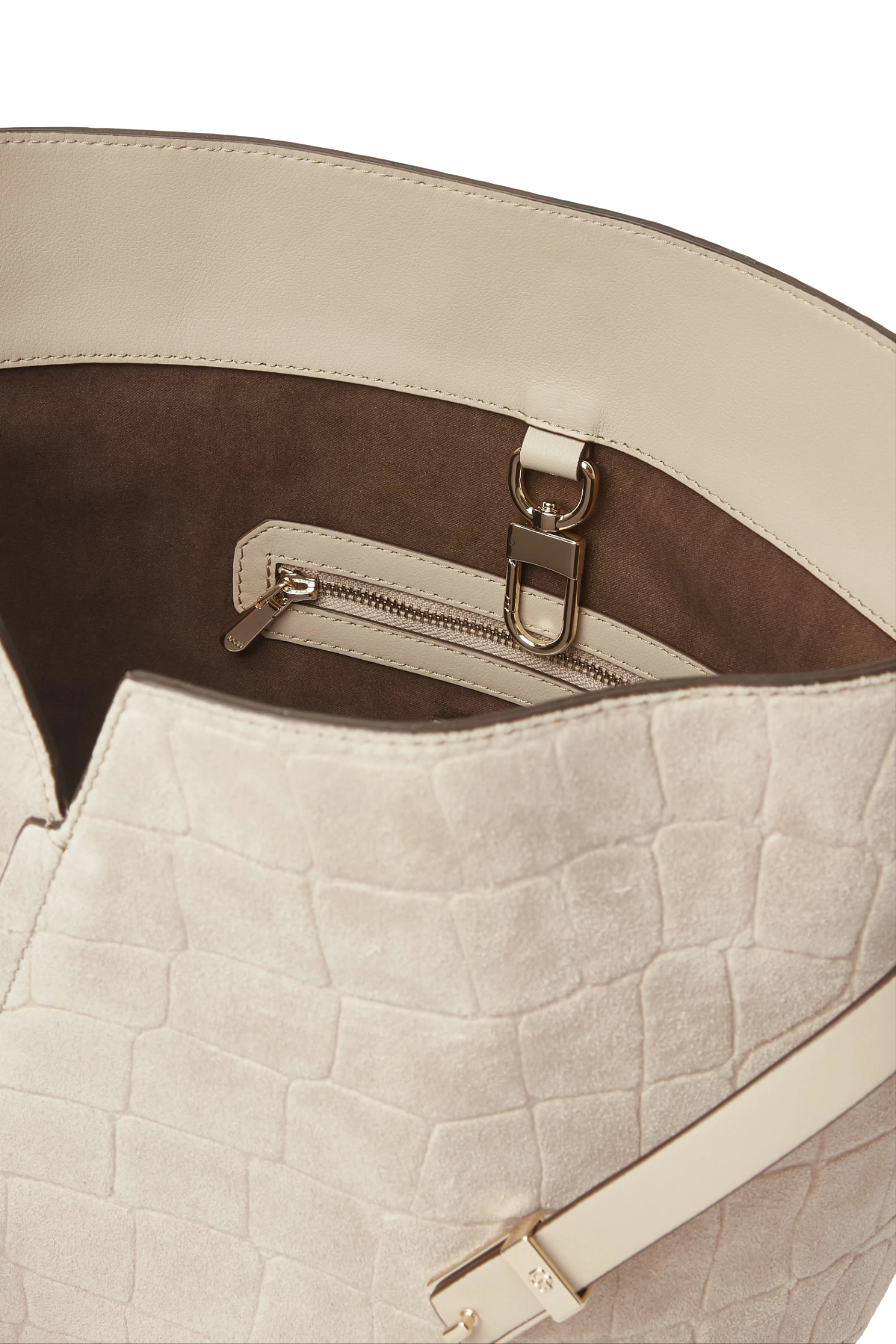 Revers Buck Shoulder Bag