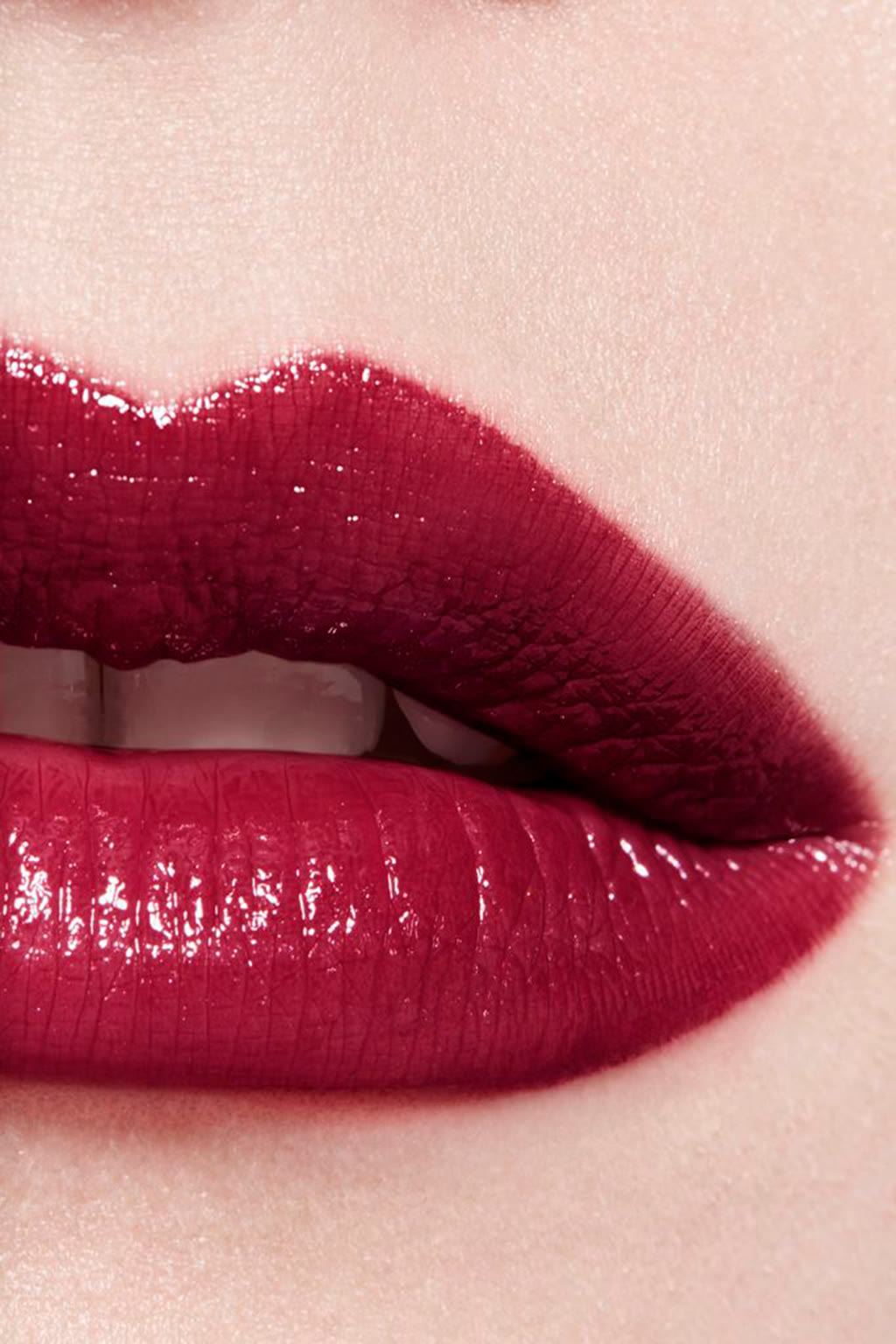 لون وإشراقة وكثافة بلمح البصر. ROUGE COCO FLASH