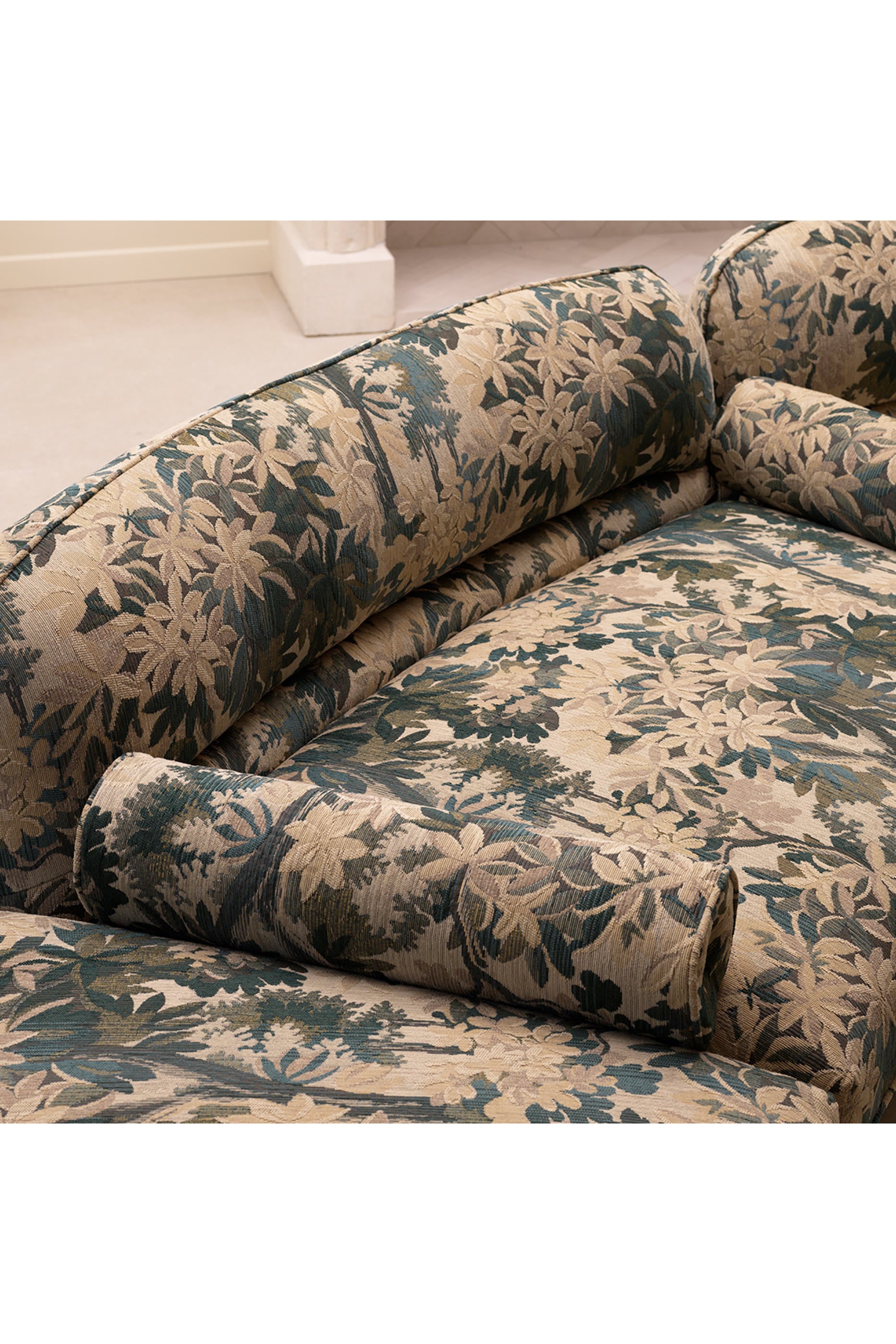 Amarante Cushion