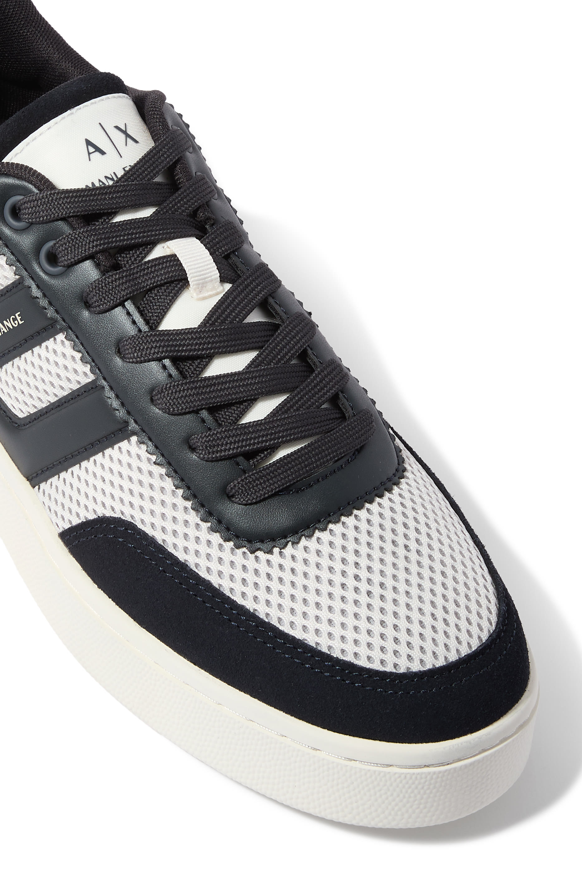 London Flat Low-Top Sneakers